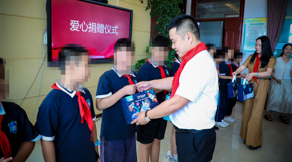 公益活动爱心捐赠.jpg 公益活动爱心捐赠.jpg